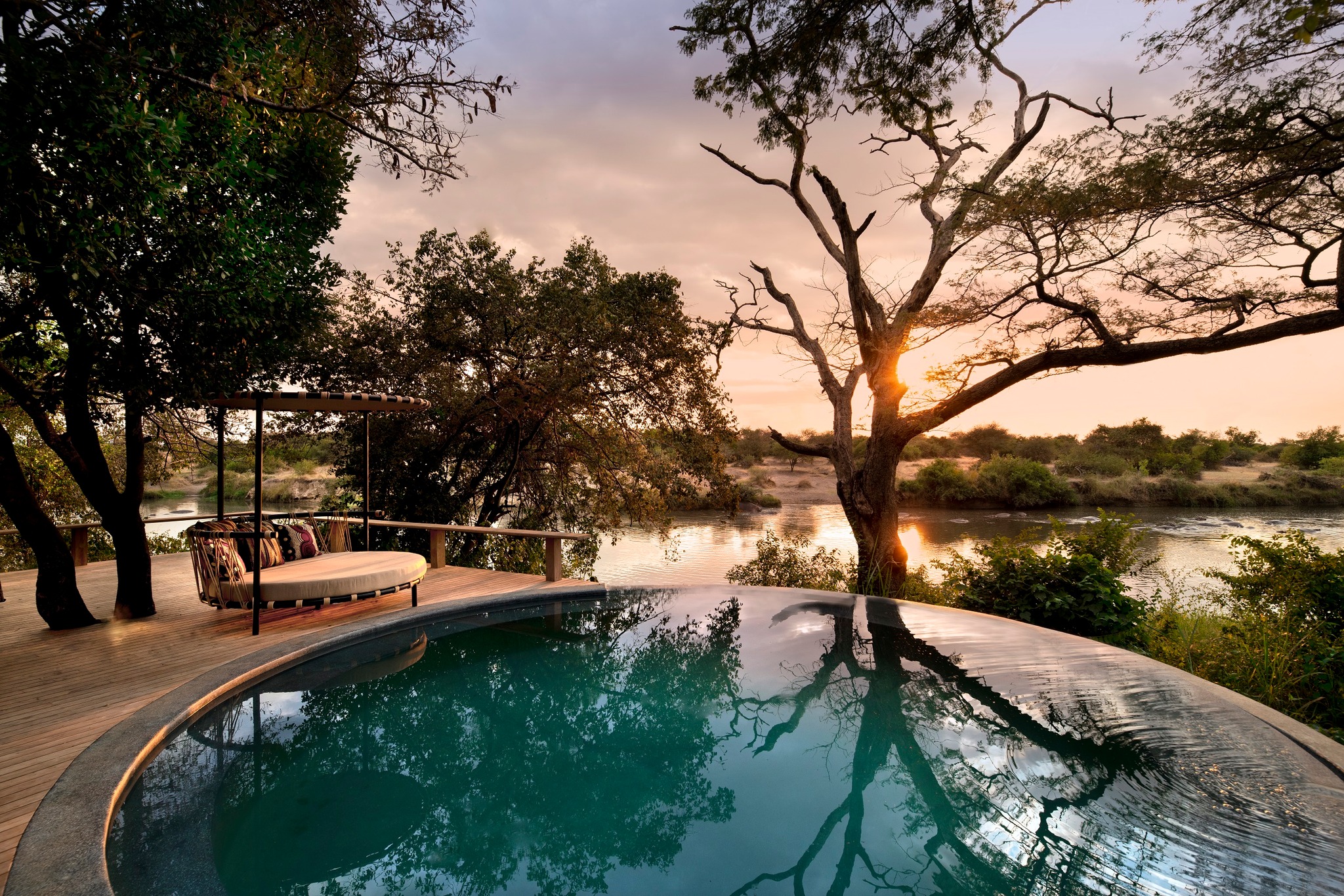 SERENGETI GRUMETI RIVER LODGE